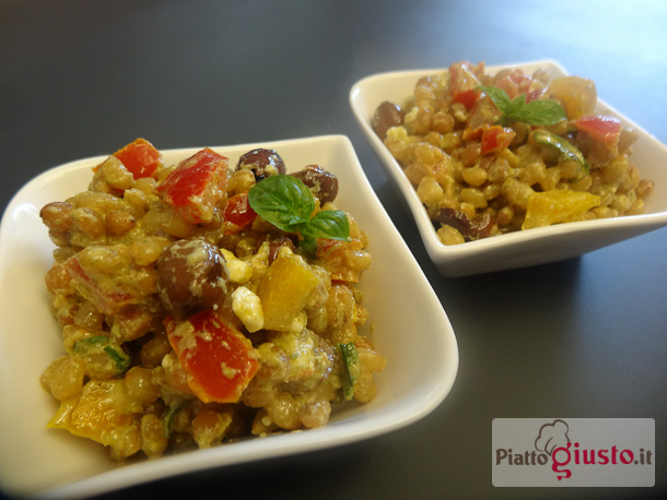 Insalata di grano con pesto alle mandorle,peperoni e olive taggiasche