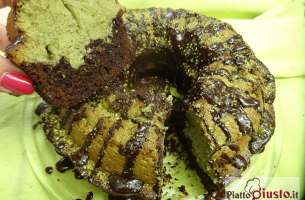 Ciambellone bigusto pistacchio e cioccolato